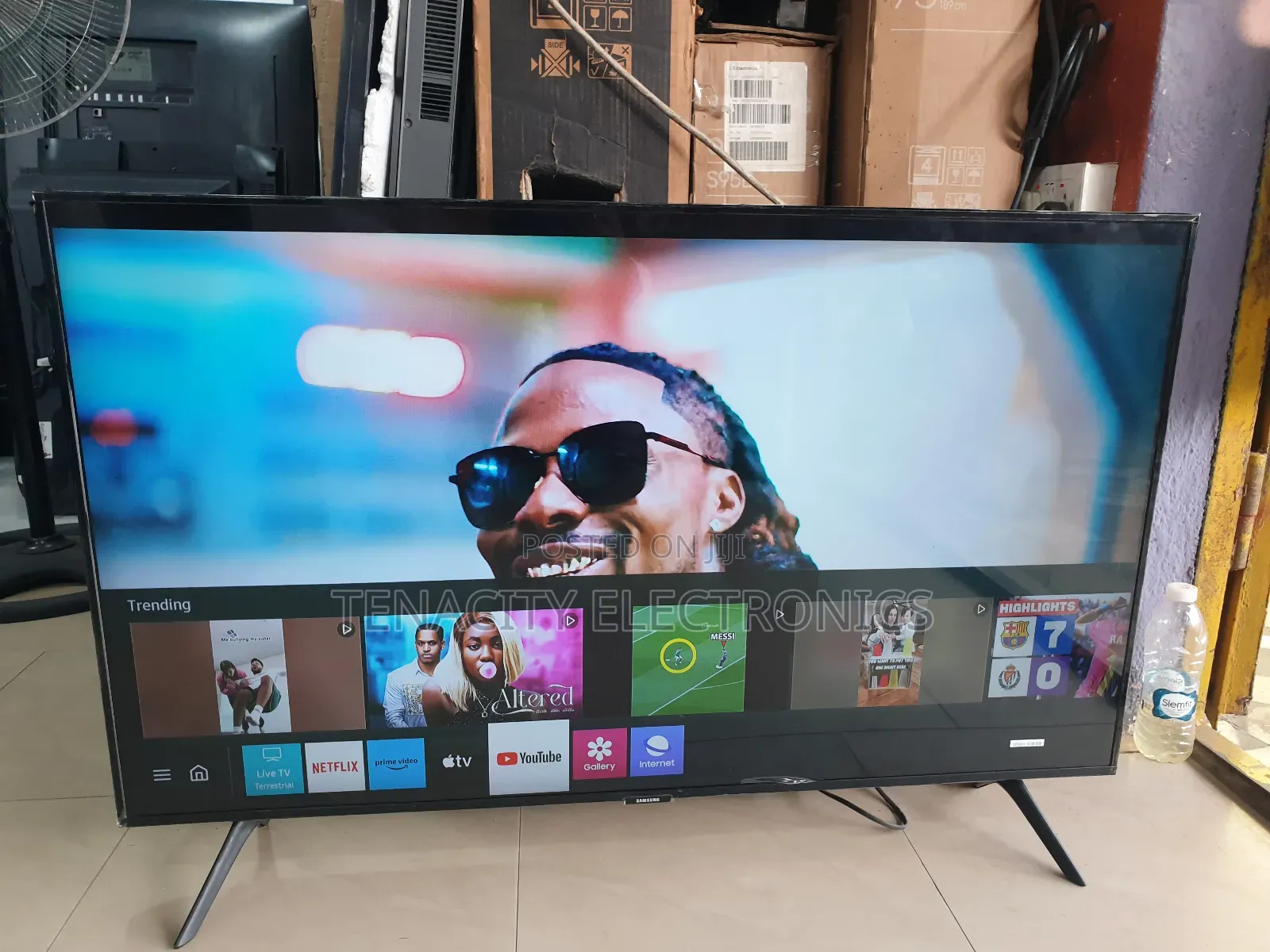 43"Samsung Crystal Uhd HDR Smart Satellite Tv