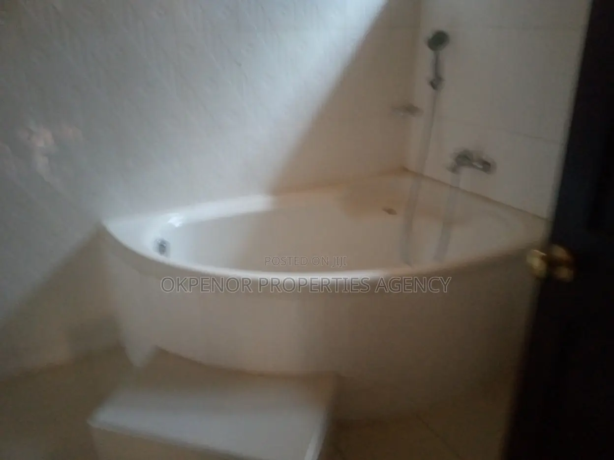 Furnished 7bdrm House in Accra for sale