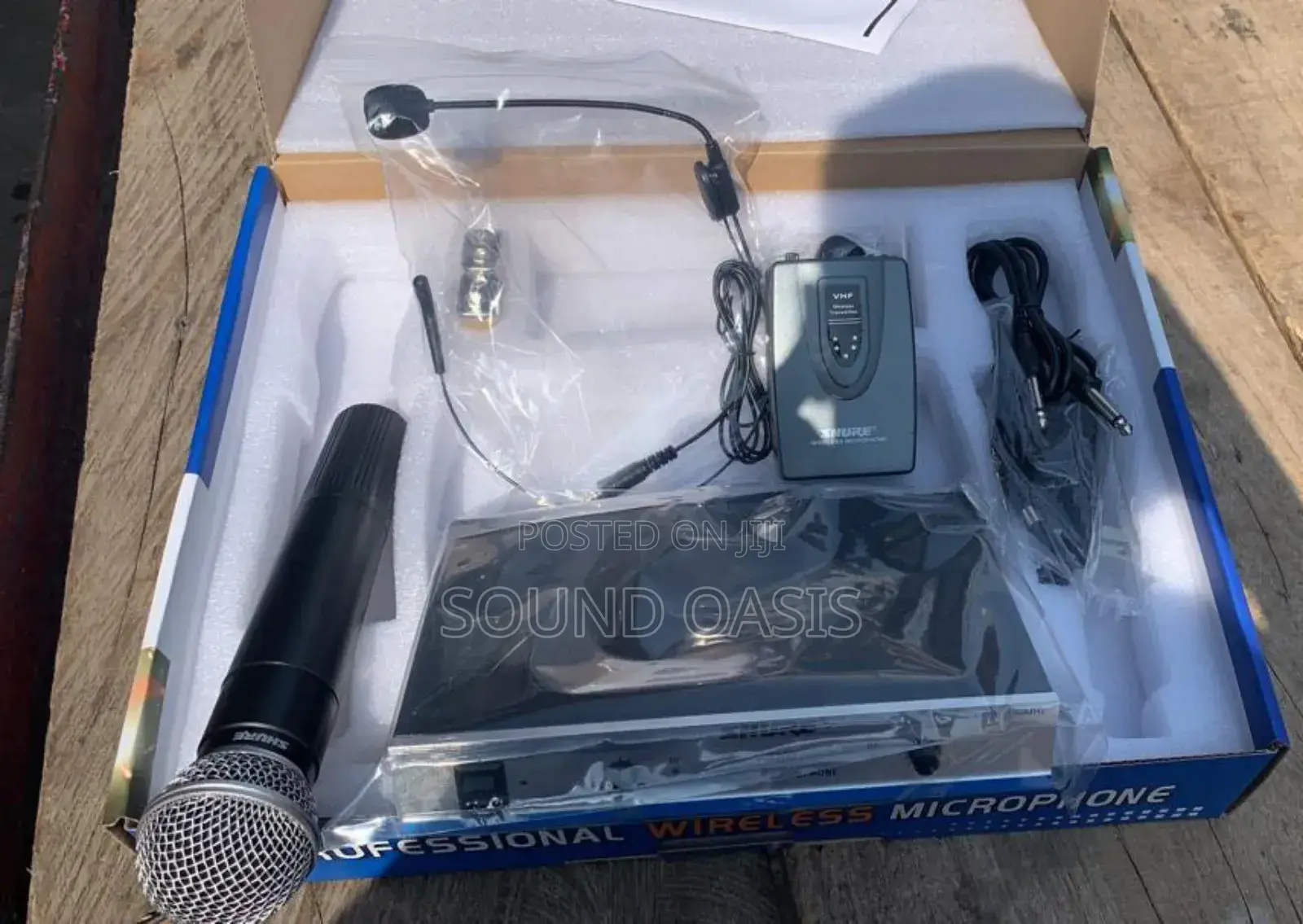 Shure v-3300 Hand and Lapel Microphone