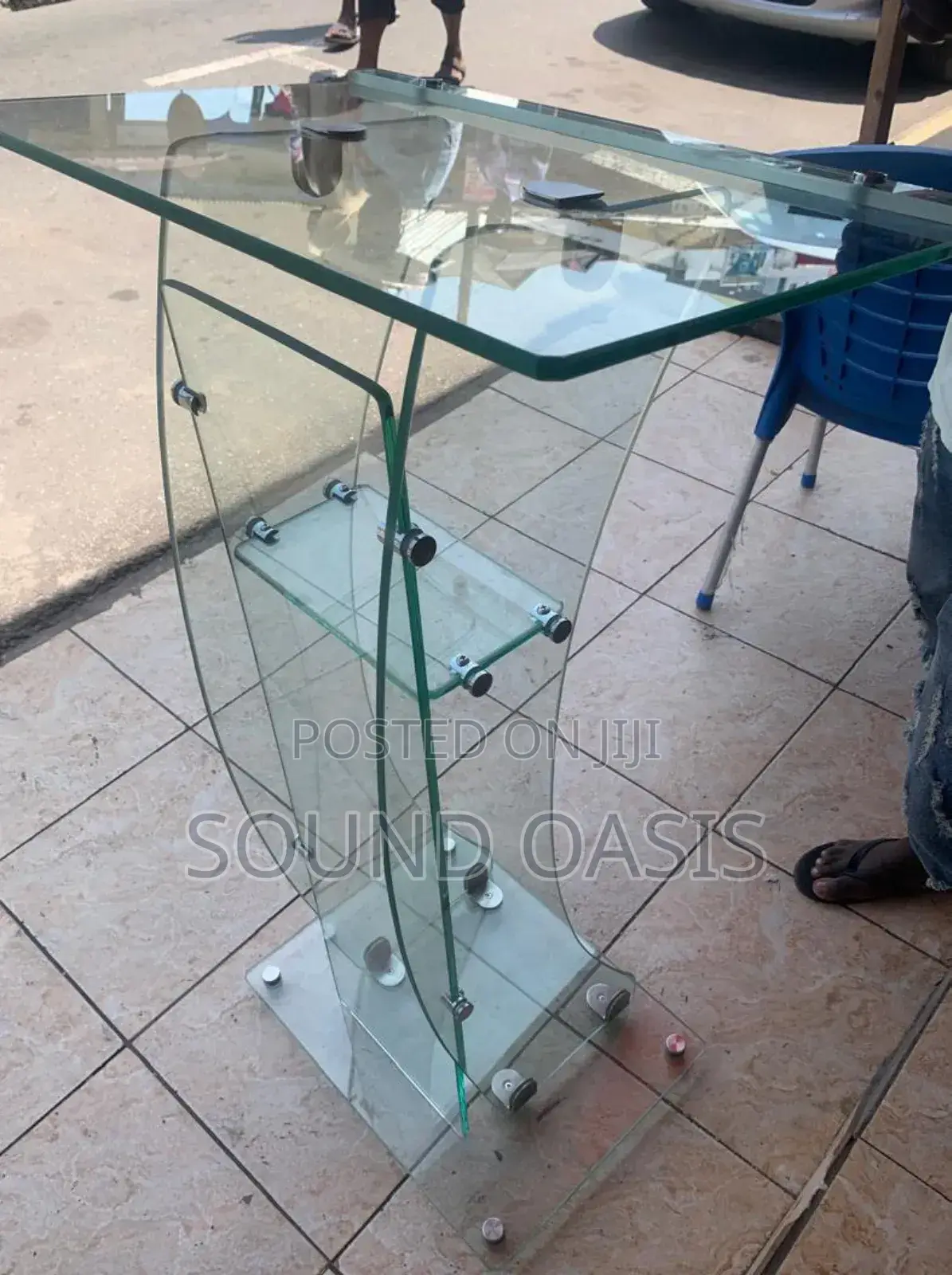 Good Glass Pulpit