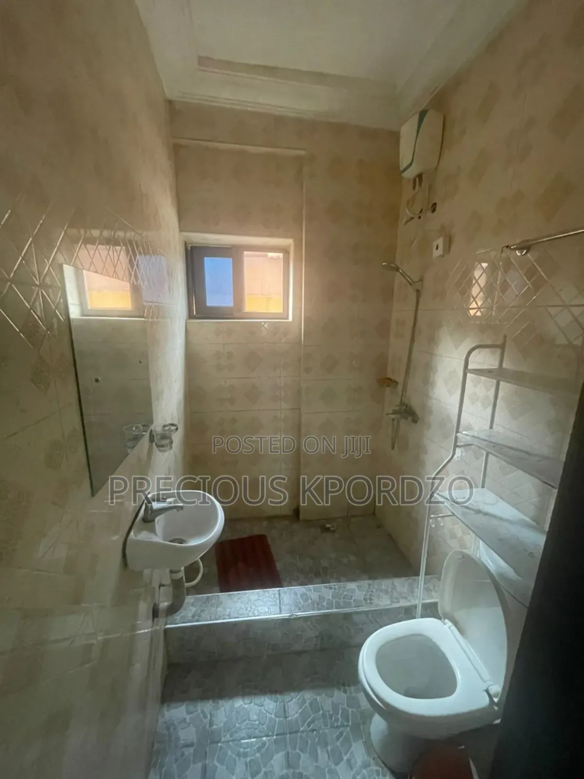 1bdrm Room & Parlour in Frafraha Adenta for rent in Adenta Houses