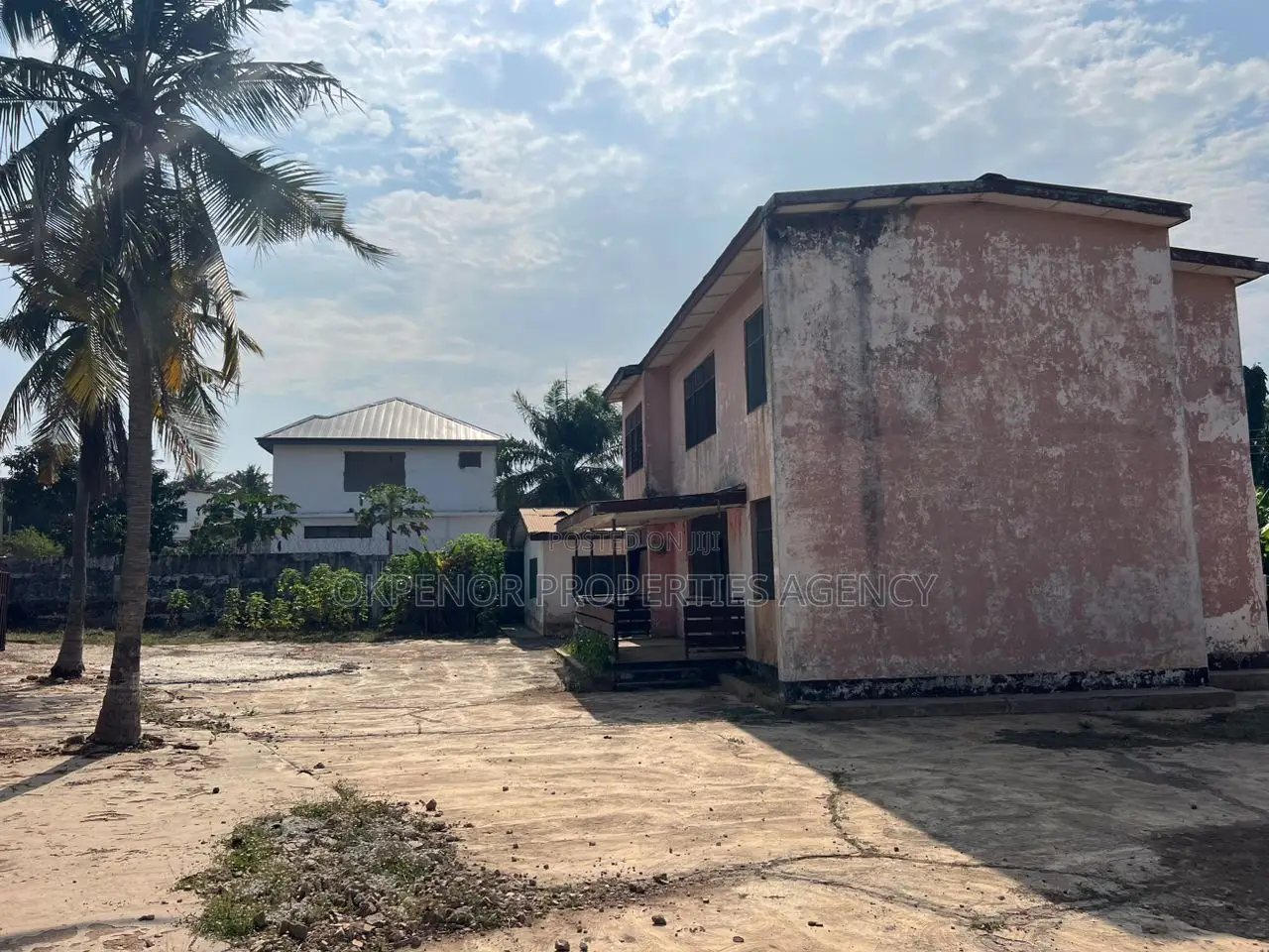 7bdrm House in Teshie-Nungua Estate, Accra Metropolitan for sale
