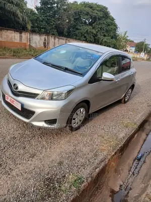 Toyota Vitz 1.3 FWD 5dr 2013 Silver