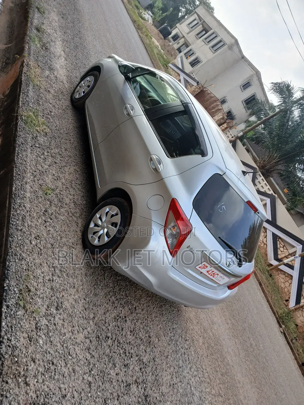 Toyota Vitz 1.3 FWD 5dr 2013 Silver