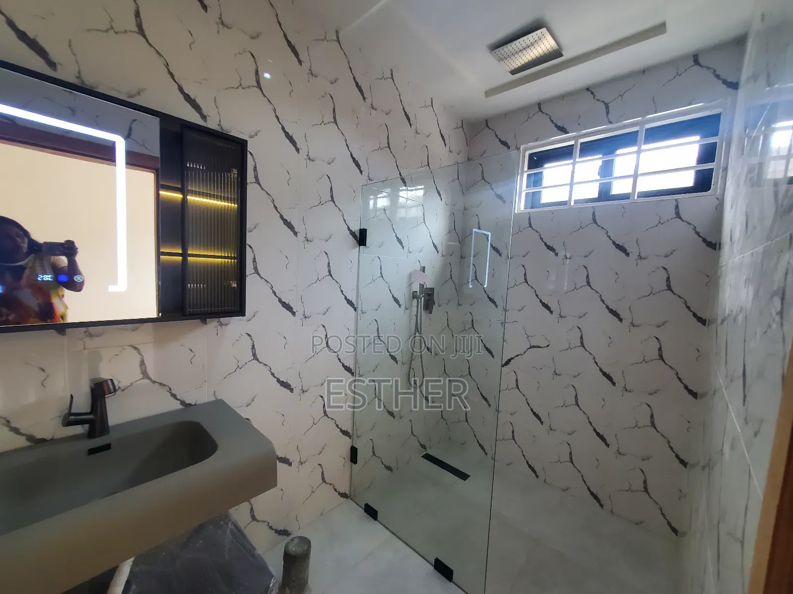 4bdrm House in Lakeside, Ashaley Botwe for sale