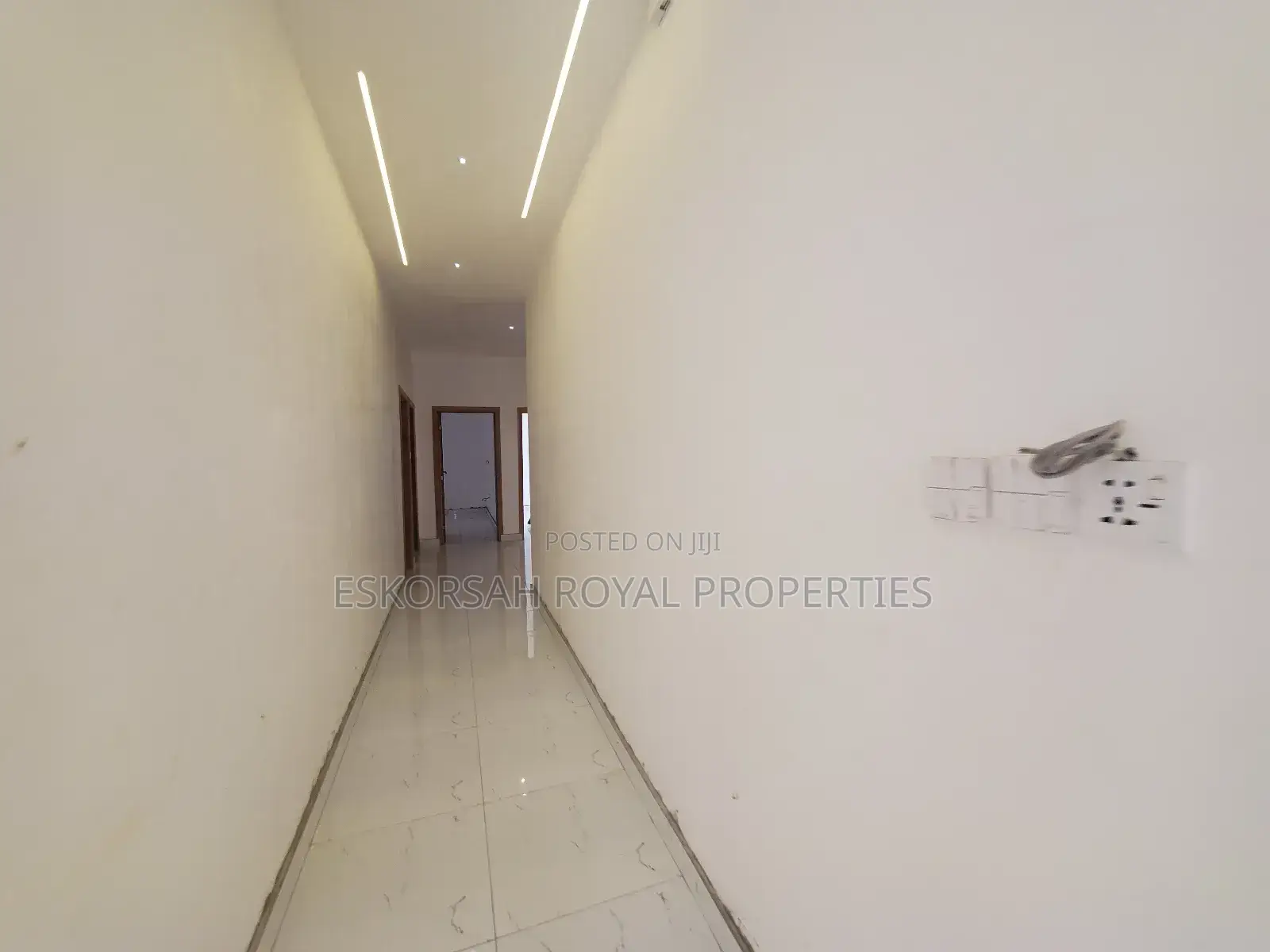 4bdrm House in Lakeside, Ashaley Botwe for sale