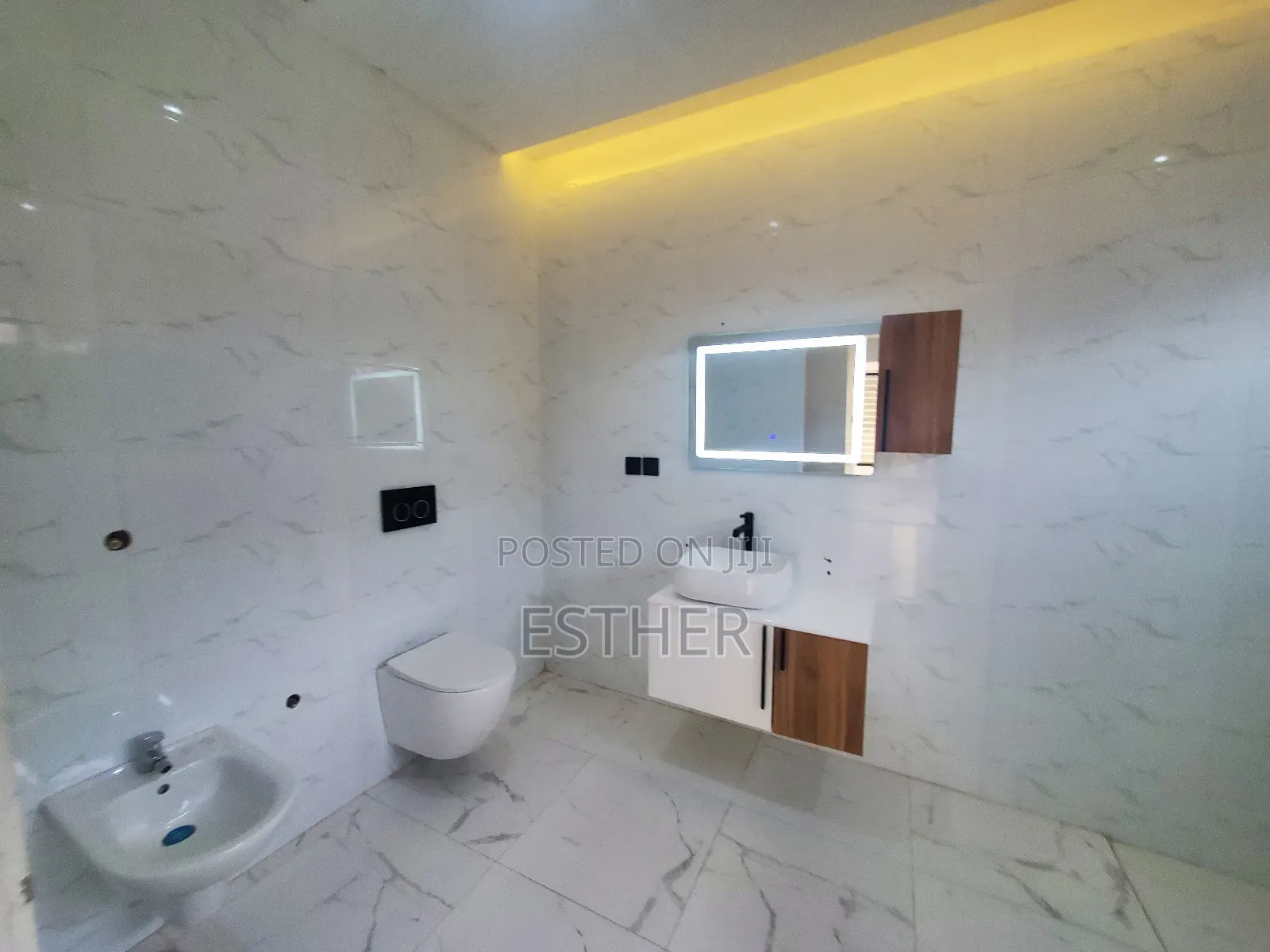 4bdrm House in Lakeside, Ashaley Botwe for sale