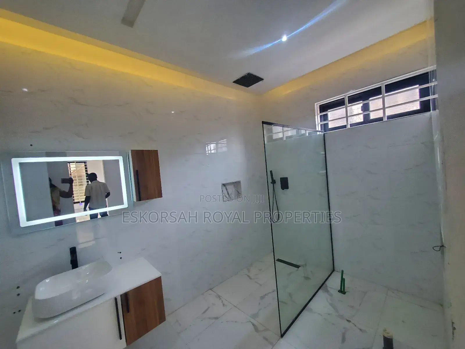 4bdrm House in Lakeside, Ashaley Botwe for sale