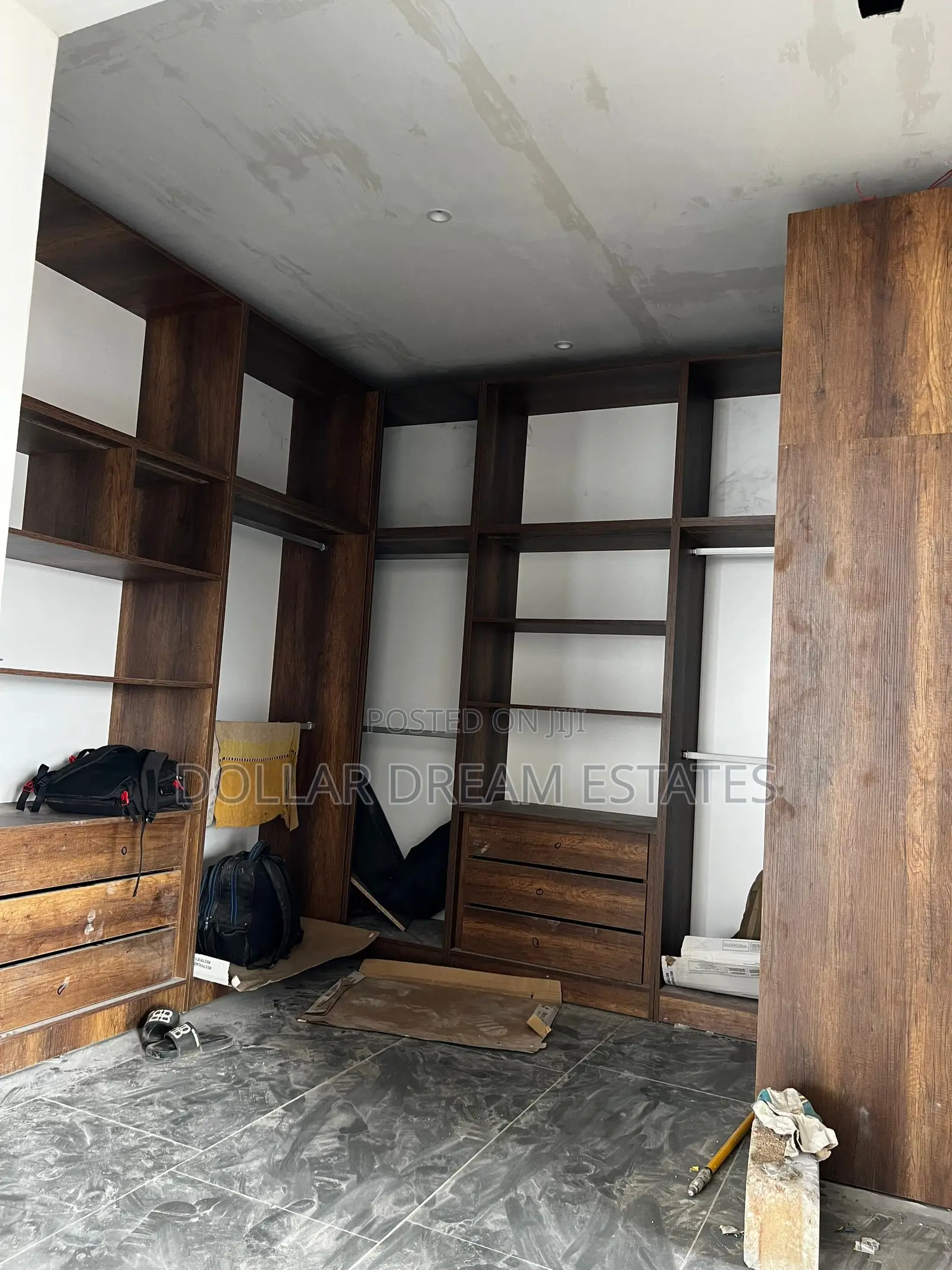 5bdrm Mansion in East Legon for sale