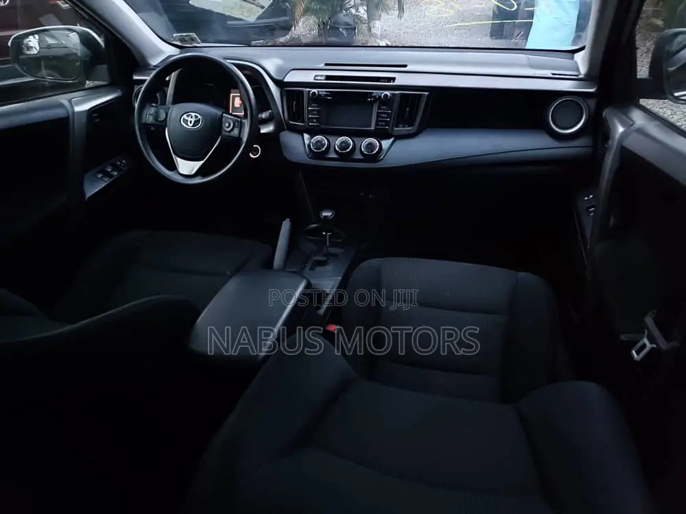 Toyota RAV4 XLE AWD (2.5L 4cyl 6A) 2017 Silver