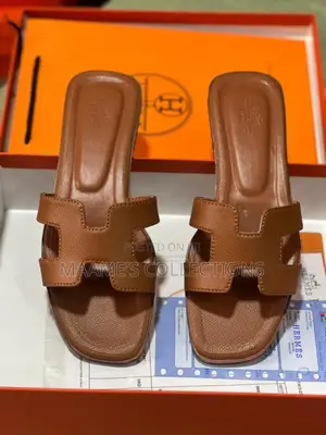 Hermes Ladies Slippers Available ( in Box)