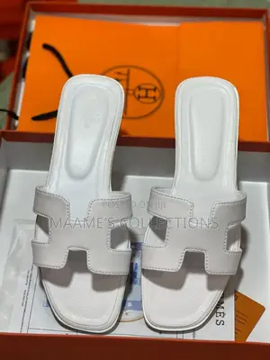 Hermes Ladies Slippers Available ( in Box)