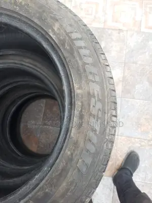 Bridgestone 235/55/17 4set