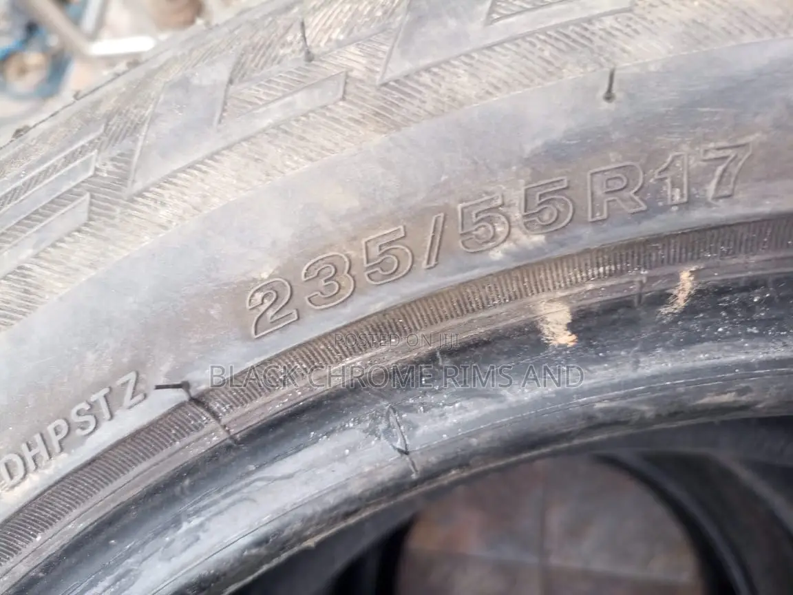 Bridgestone 235/55/17 4set