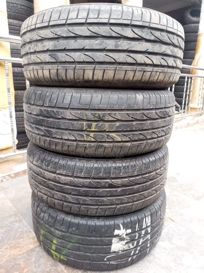 Bridgestone 235/55/17 4set
