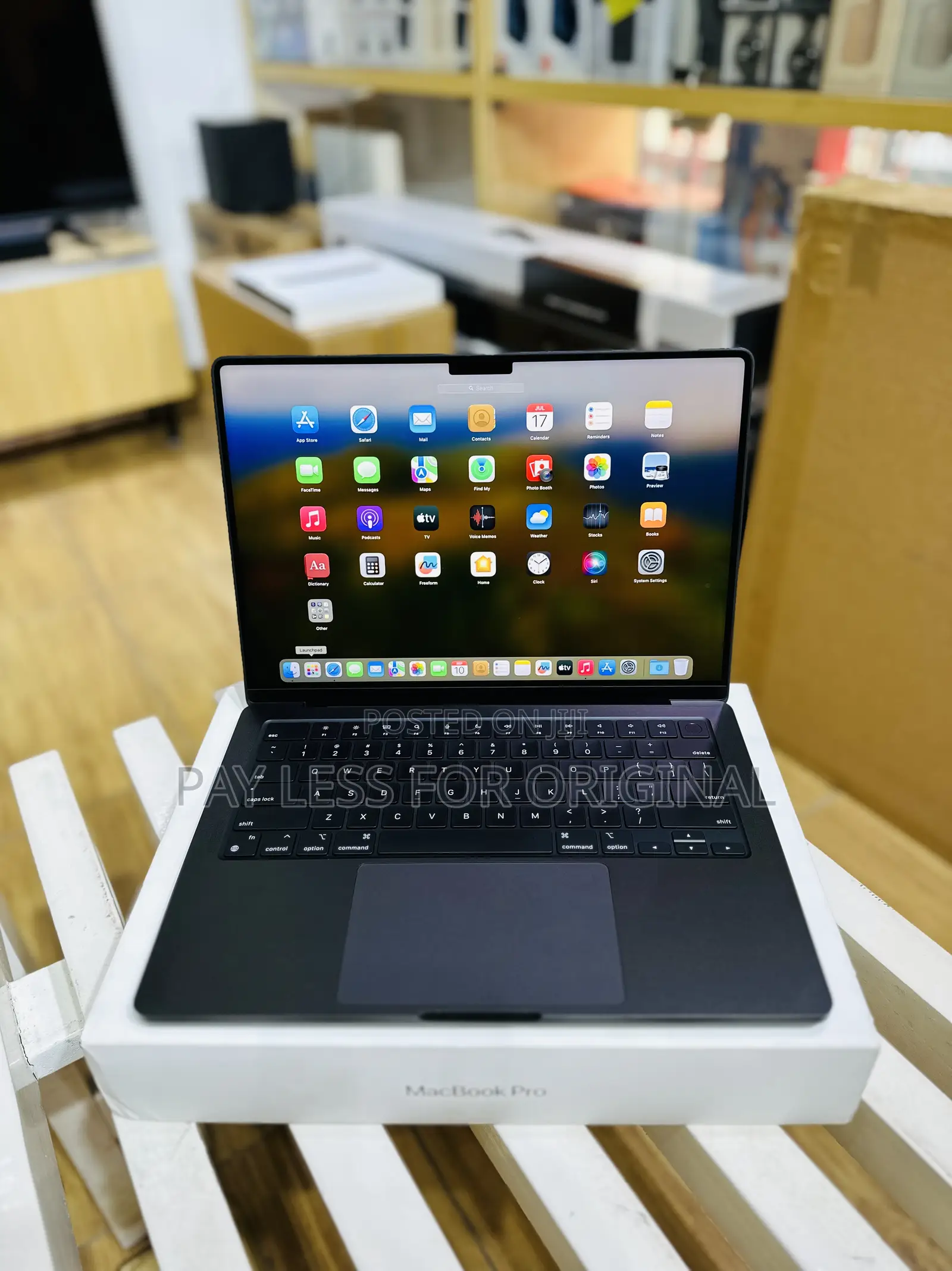 Laptop Apple MacBook Pro 2023 M3 14-inch 18GB Apple M3 Pro SSD 512GB