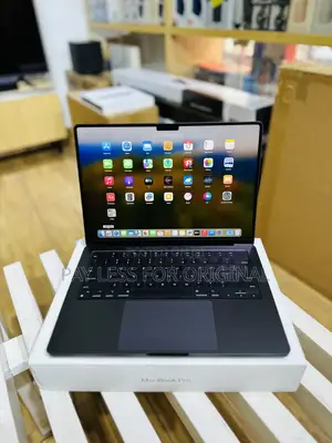 Laptop Apple MacBook Pro 2023 M3 14-inch 18GB Apple M3 Pro SSD 512GB