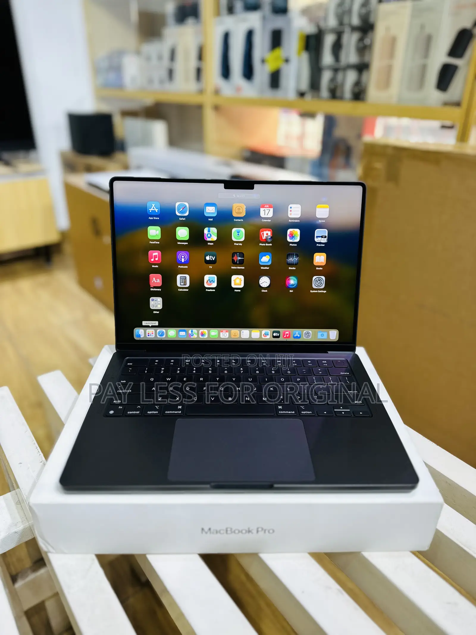 Laptop Apple MacBook Pro 2023 M3 14-inch 18GB Apple M3 Pro SSD 512GB