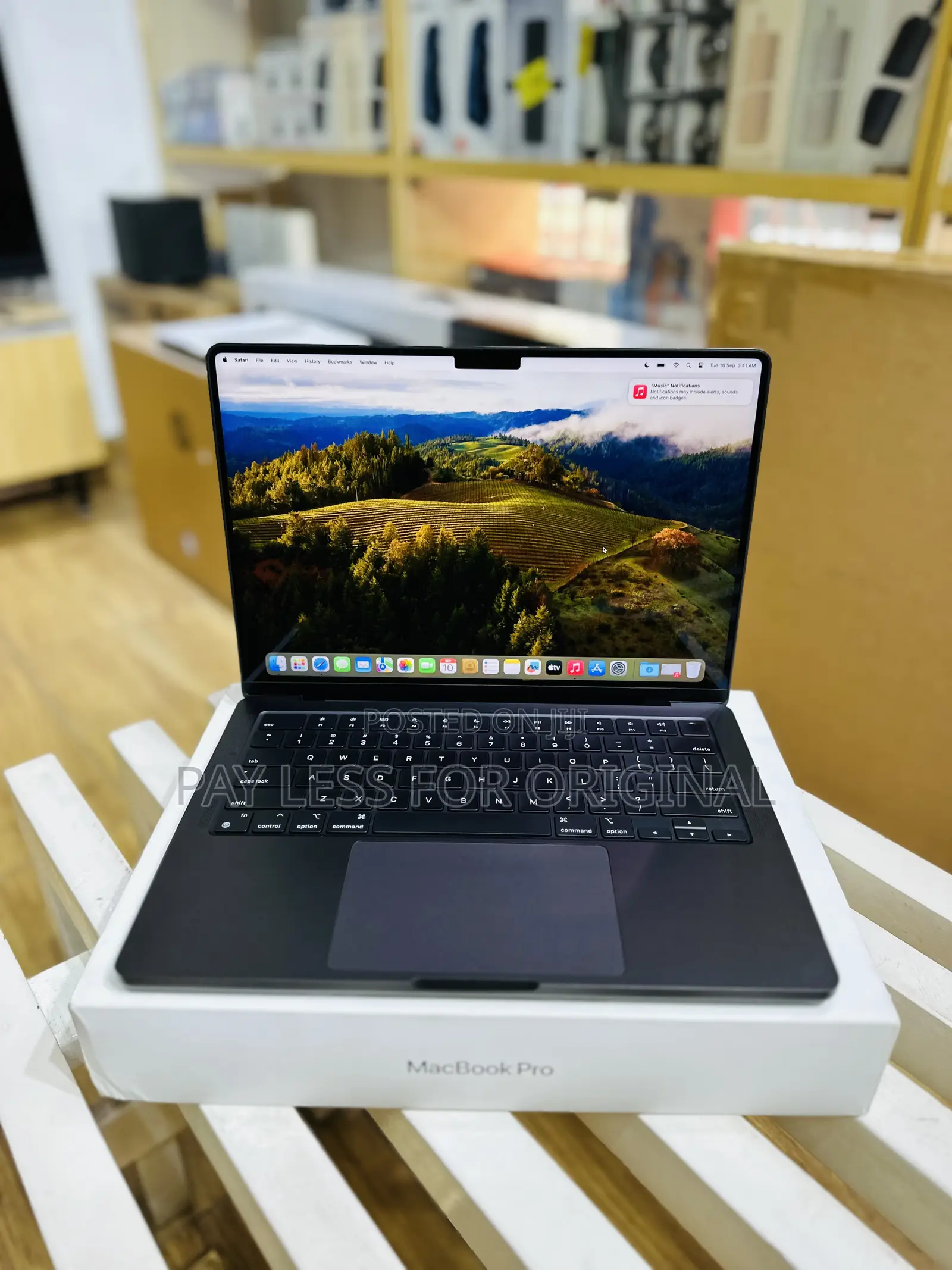 Laptop Apple MacBook Pro 2023 M3 14-inch 18GB Apple M3 Pro SSD 512GB