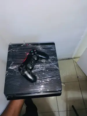 Play Station 4 Slim