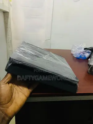 Play Station 4 Slim
