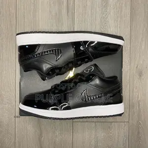 Nike Men's Free Run Motion Sneakers