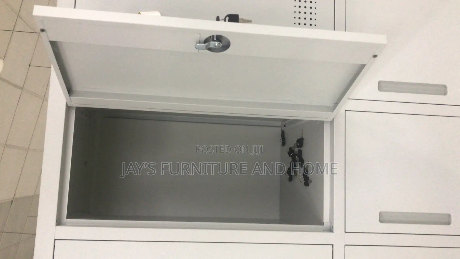 9 Lockers Cabinet