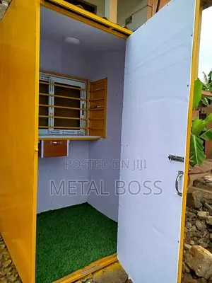 4x4 Momo Kiosk