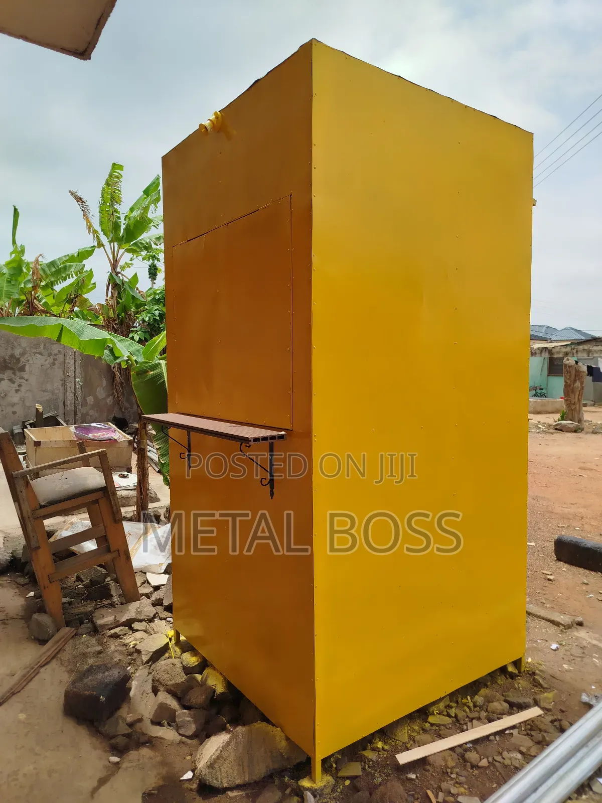 4x4 Momo Kiosk