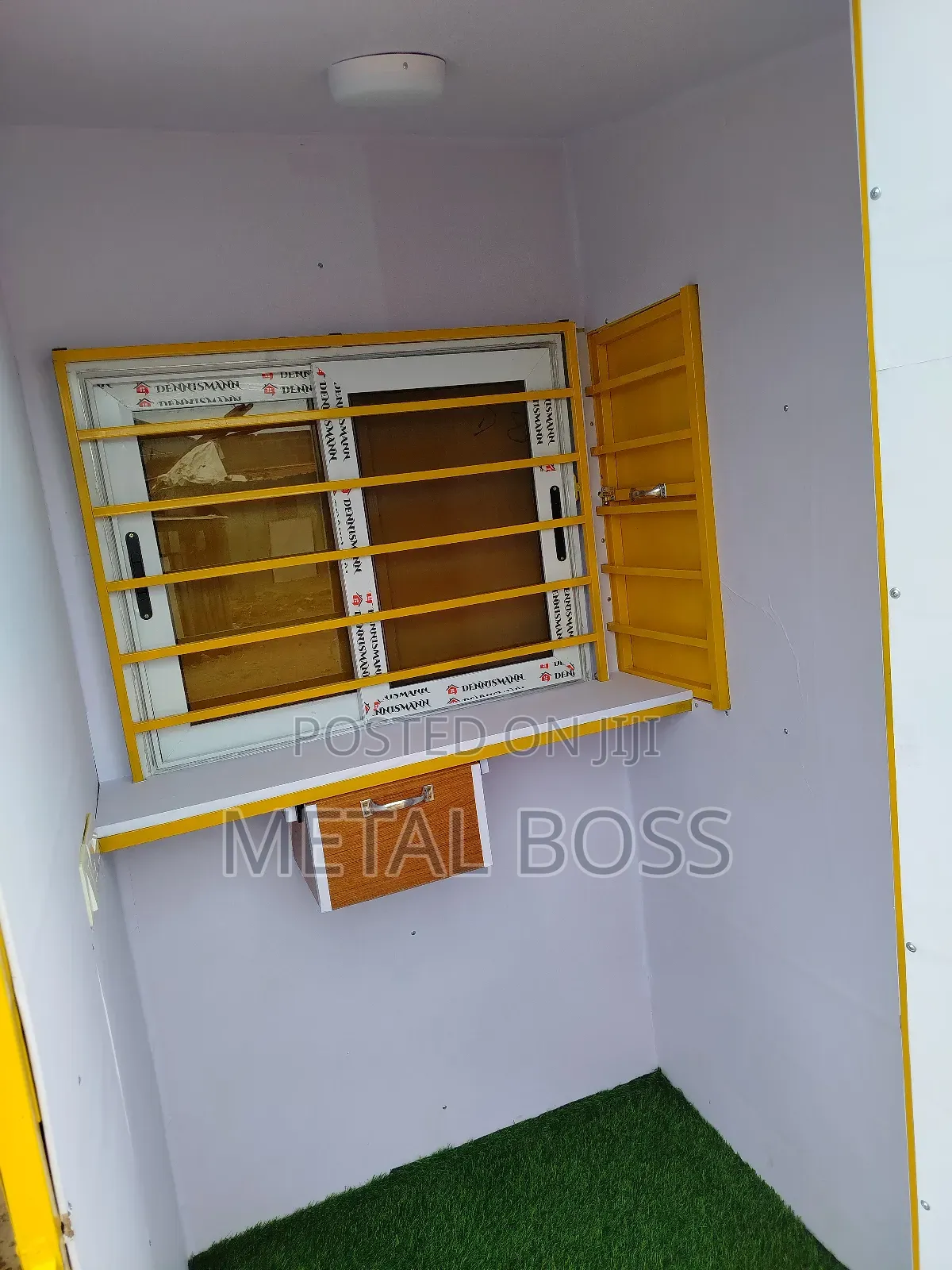 4x4 Momo Kiosk