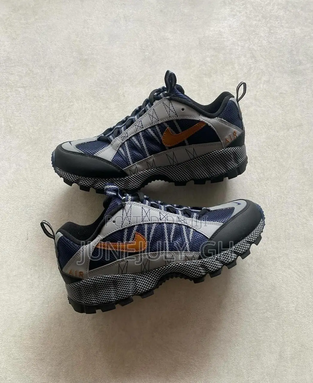 Nike Air Humara QS in Tema Metropolitan Shoes, Bra Noble