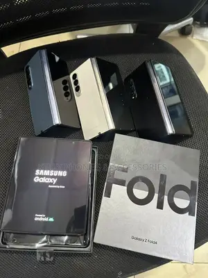 New Samsung Galaxy Z Fold4 256 GB Gold