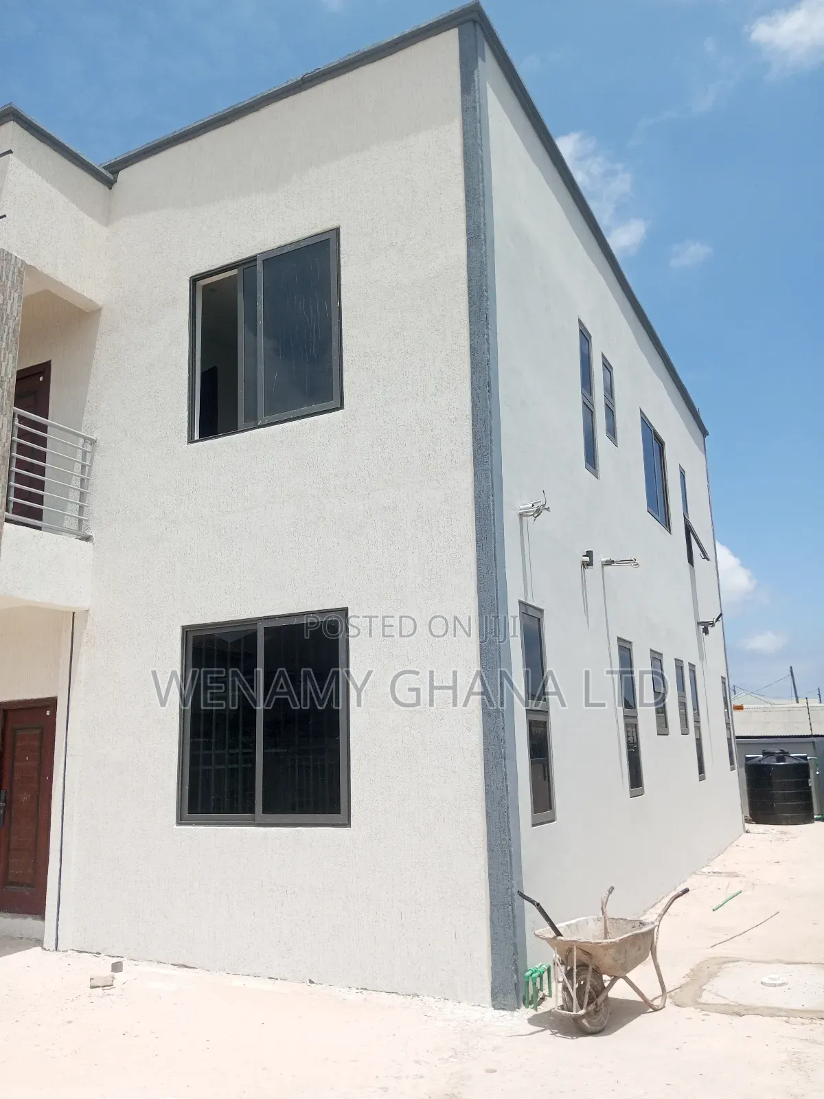 3bdrm Apartment in Community 25, Tema Metropolitan for rent