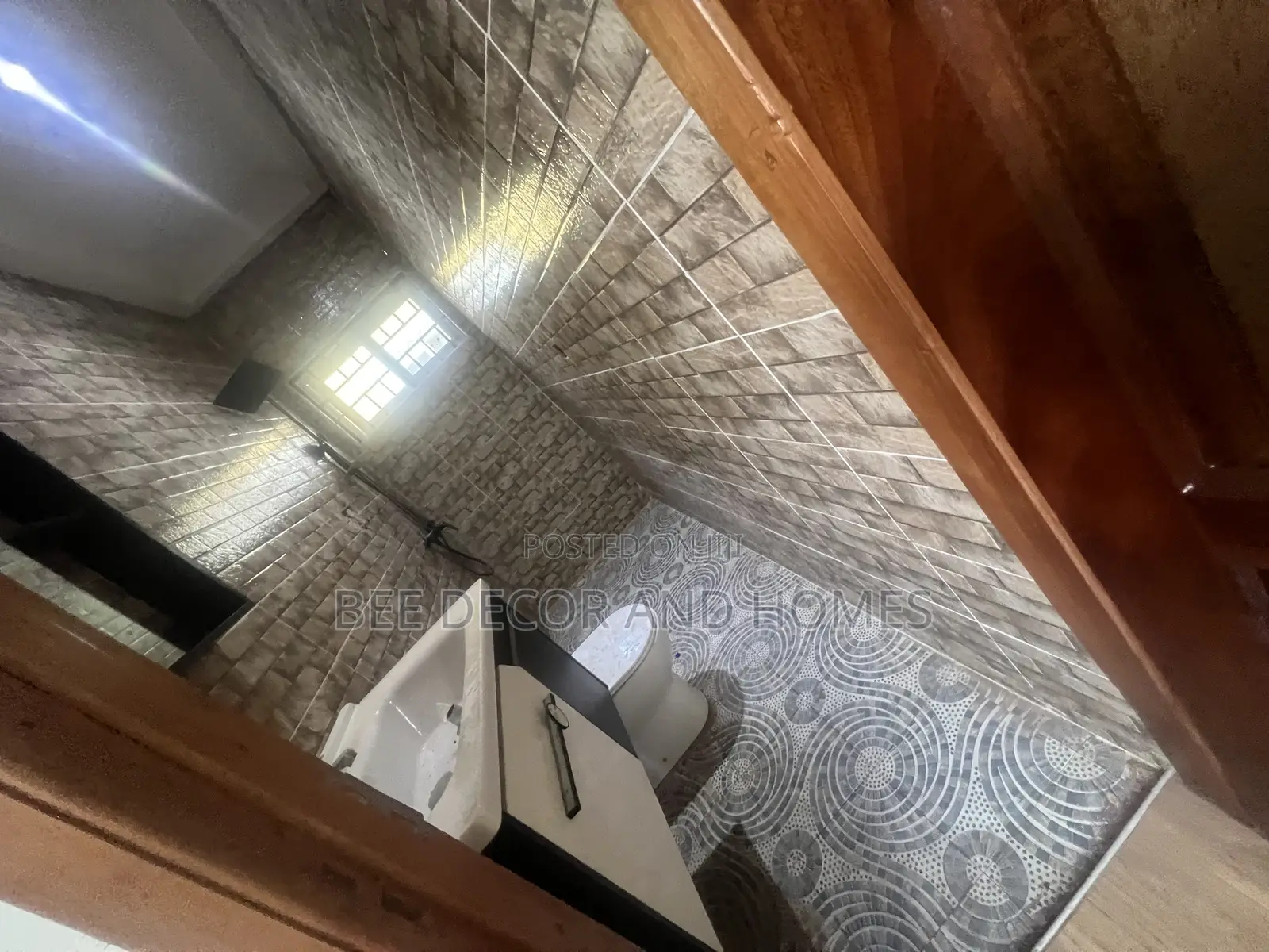 3bdrm House in Bee Decor & Homes, Old Ashomang for sale