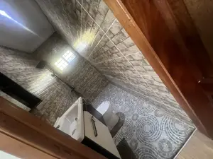 3bdrm House in Bee Decor & Homes, Old Ashomang for sale