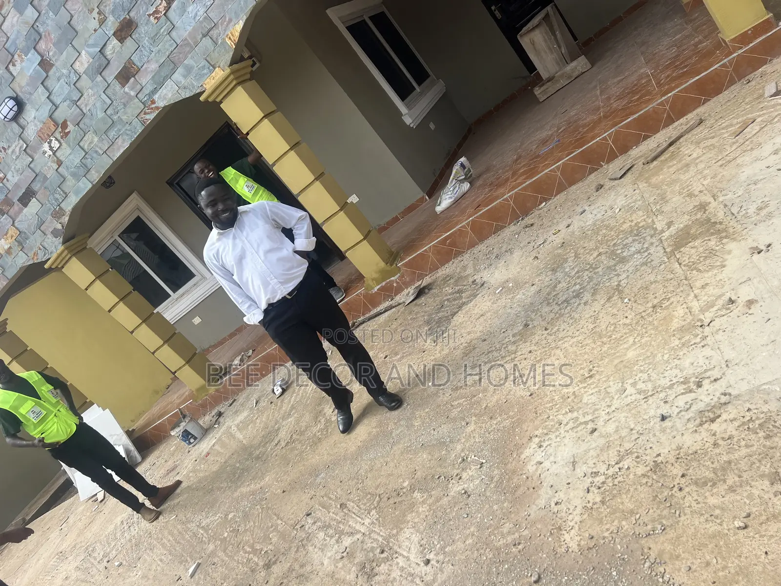 3bdrm House in Bee Decor & Homes, Old Ashomang for sale