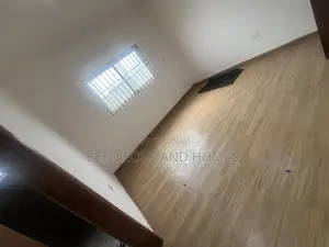 3bdrm House in Bee Decor & Homes, Old Ashomang for sale