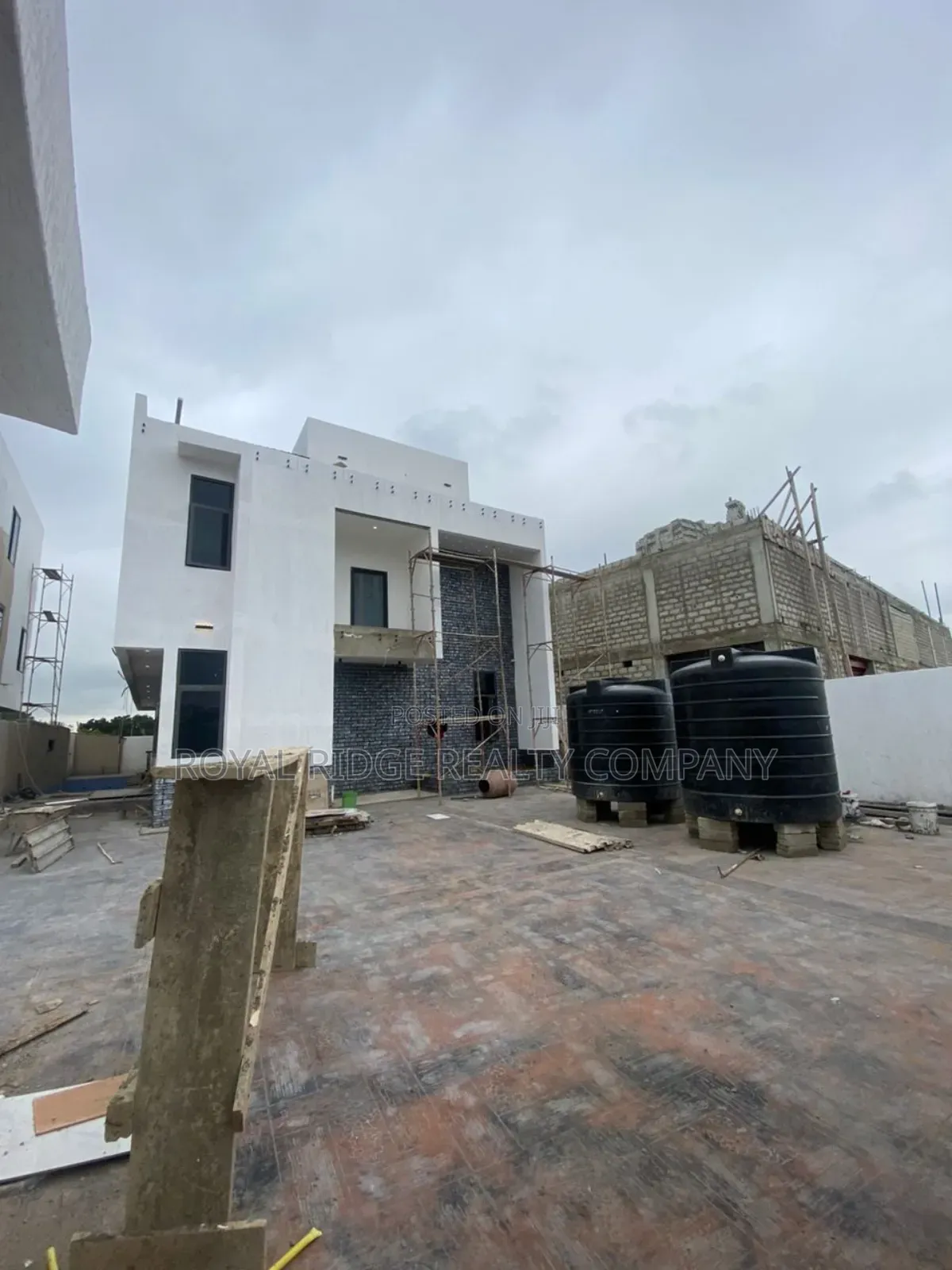 5bdrm House in East Legon Ogbojo, Accra Metropolitan for sale
