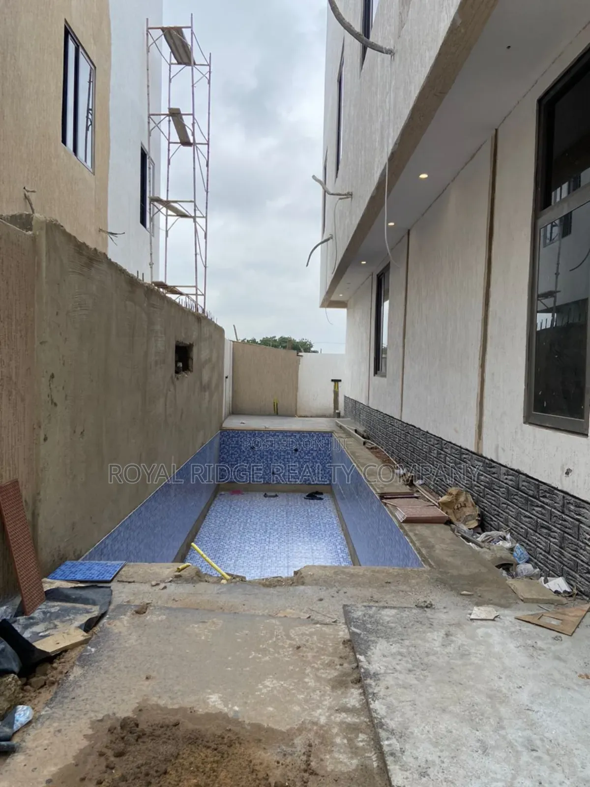 5bdrm House in East Legon Ogbojo, Accra Metropolitan for sale