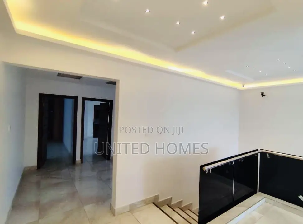 5bdrm House in East Legon for sale