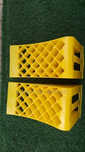 Pack Of 2pcs Light Duty Car Chocks / Wheel Chocks