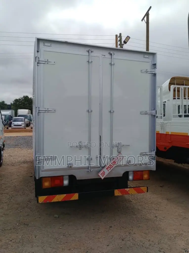 2004 Hyundai Freezer Truck. Heavy Duty Truck. New Arrivals