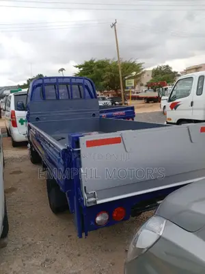 2015 Kia Bongo3 With Lift Gate. New Arrivals.