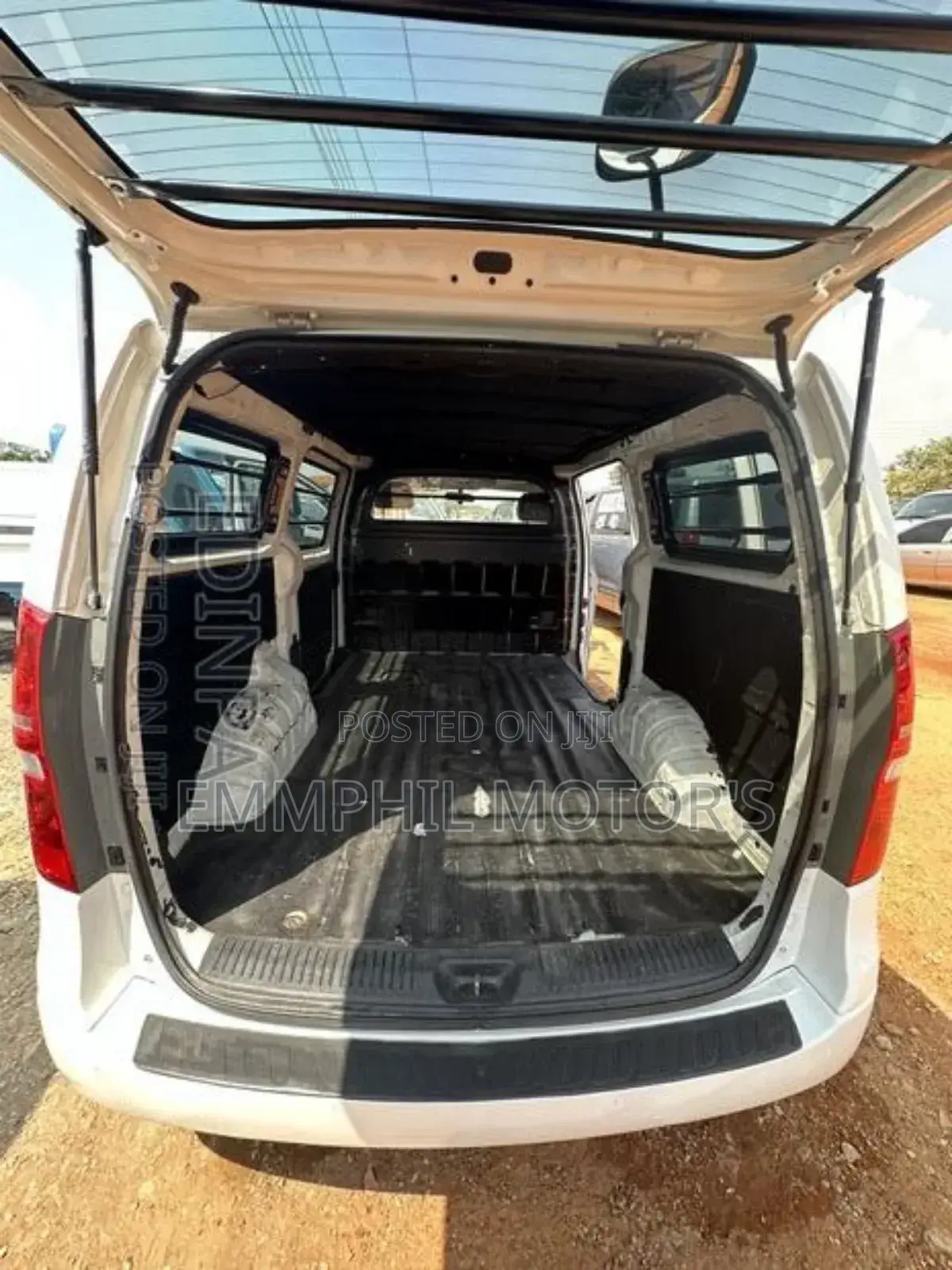 Hyundai Starex 2014 White