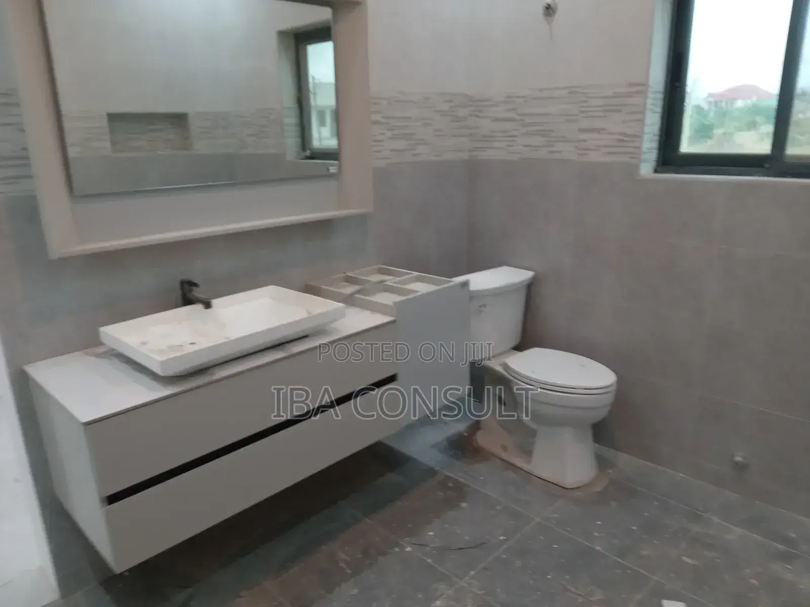4bdrm House in Amrahia Adenta for sale