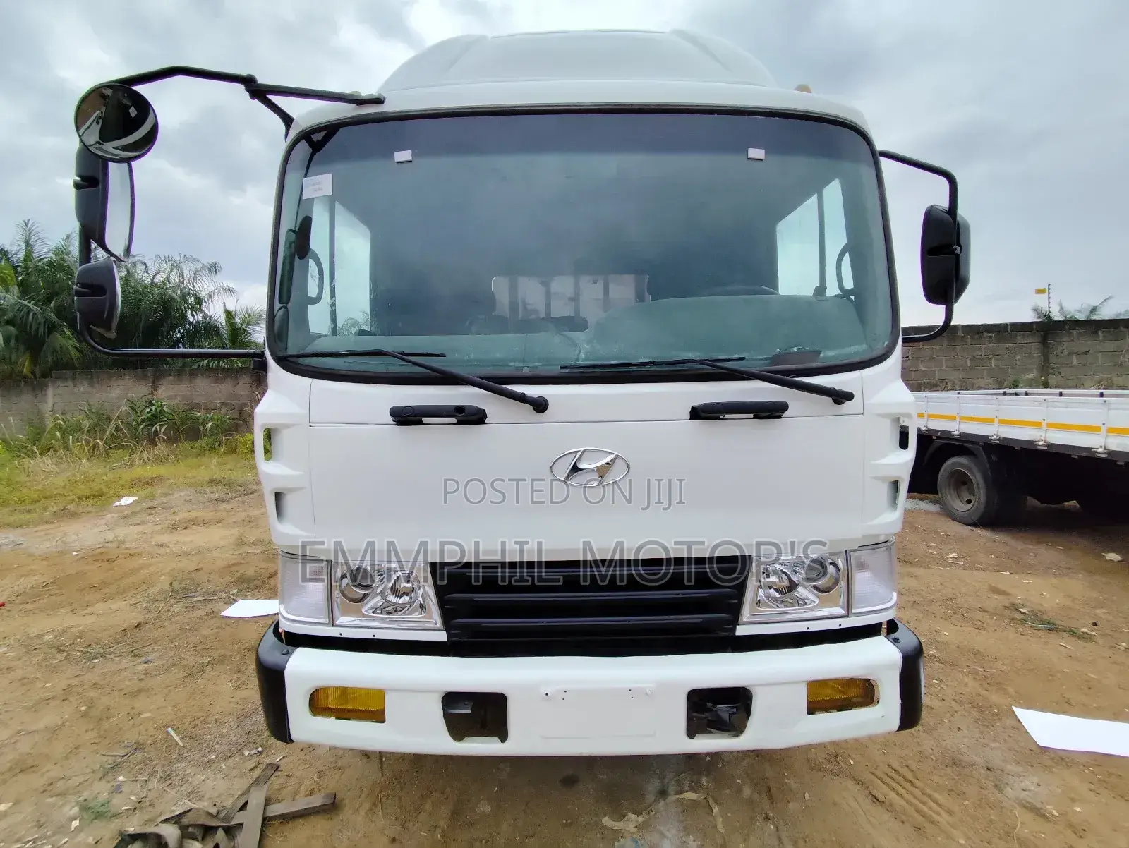 2012 Hyundai 5ton Mega. Full Air Break. New Arrivals.