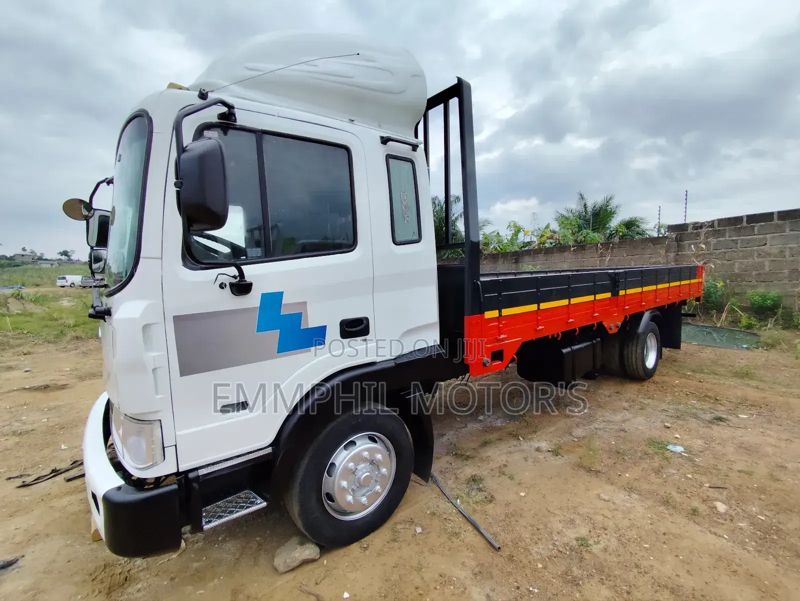 2012 Hyundai 5ton Mega. Full Air Break. New Arrivals.