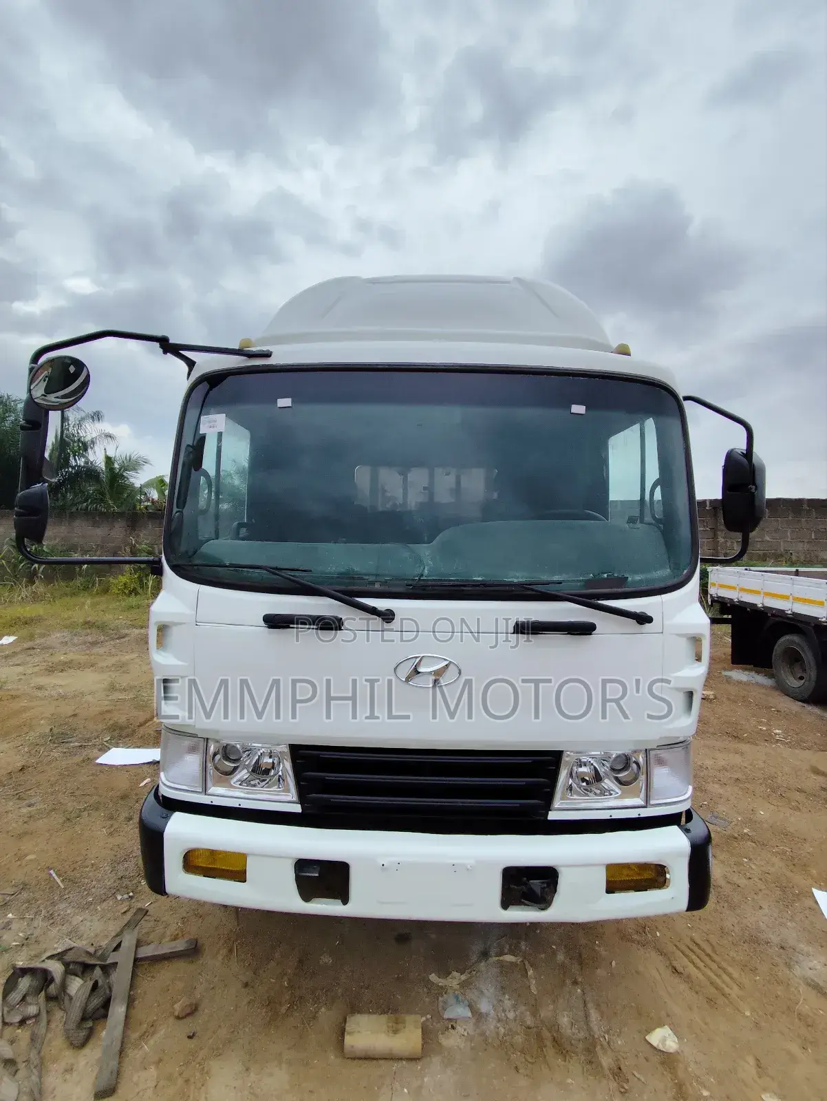2012 Hyundai 5ton Mega. Full Air Break. New Arrivals.