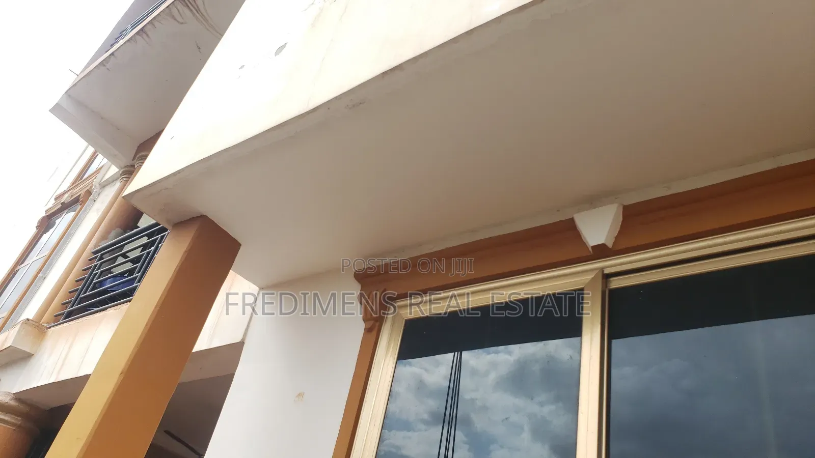 8bdrm Apartment in Fredimens Real, Kumasi Metropolitan for sale