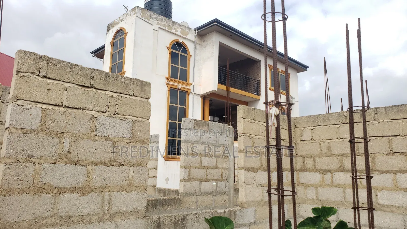 8bdrm Apartment in Fredimens Real, Kumasi Metropolitan for sale